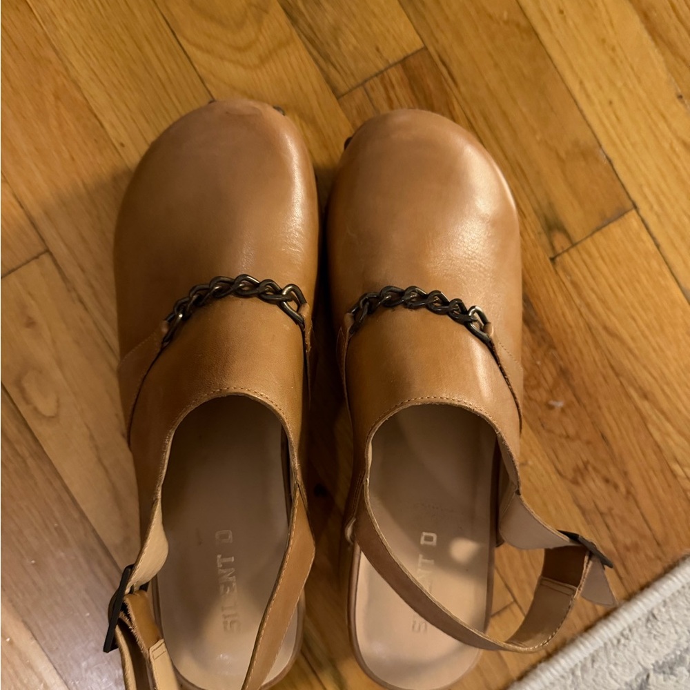 Women's Tan Leather Clogs - Picture 5 of 7